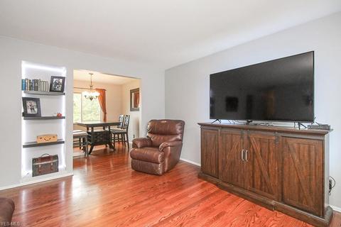 7622 Roeper Rd, Parma, OH 44134 photo 4