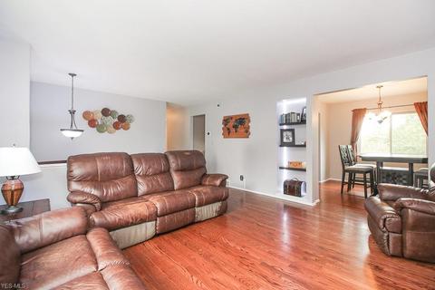 7622 Roeper Rd, Parma, OH 44134 photo 5