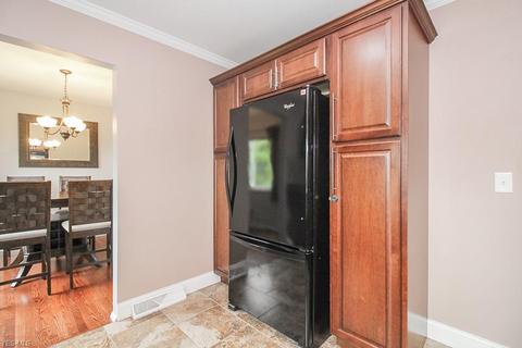 7622 Roeper Rd, Parma, OH 44134 photo 11