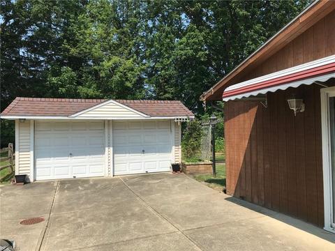302 E 257th St, Euclid, OH 44132 photo 2