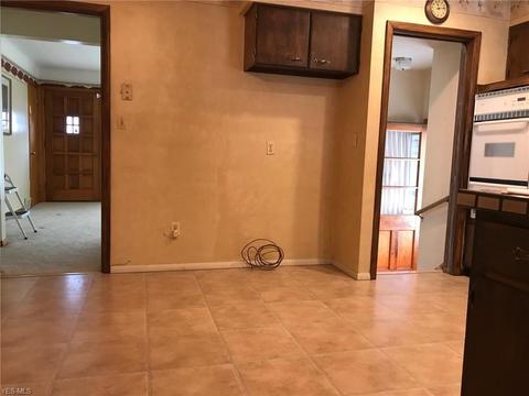 302 E 257th St, Euclid, OH 44132 photo 6