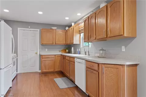 153 Xavier St, Elyria, OH 44035 photo 8