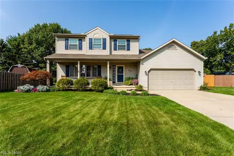 153 Xavier St, Elyria, OH 44035 photo 2
