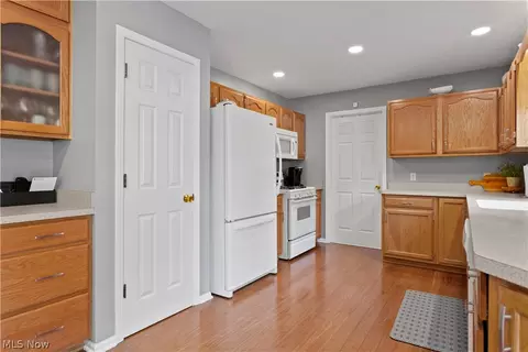 153 Xavier St, Elyria, OH 44035 photo 9