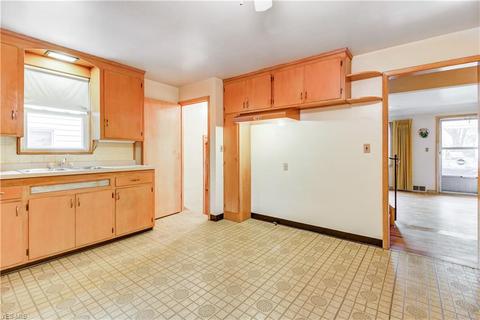 2313 E 290th St, Wickliffe, OH 44092 photo 14