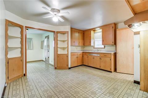 2313 E 290th St, Wickliffe, OH 44092 photo 12