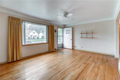 2313 E 290th St, Wickliffe, OH 44092 photo 9