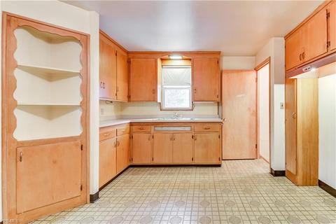 2313 E 290th St, Wickliffe, OH 44092 photo 13