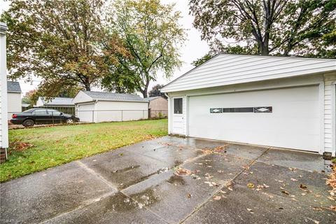 2313 E 290th St, Wickliffe, OH 44092 photo 4