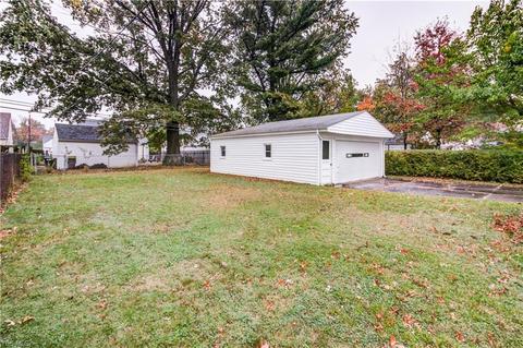 2313 E 290th St, Wickliffe, OH 44092 photo 5