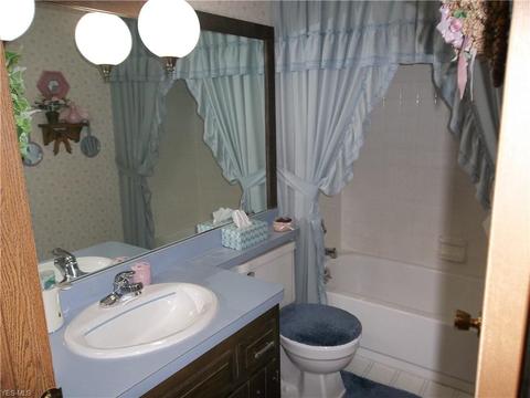 5721 E 146th St, Maple Heights, OH 44137 photo 9