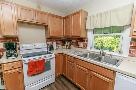 6039 Baetz Ct, Elyria, OH 44035 photo 10