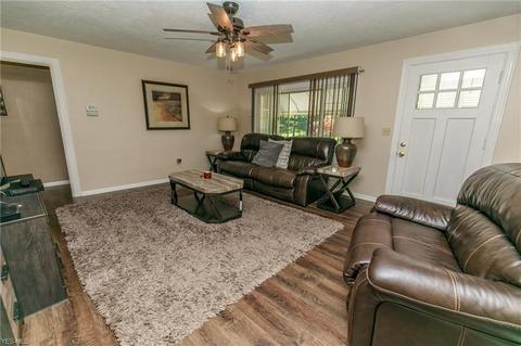 6039 Baetz Ct, Elyria, OH 44035 photo 3