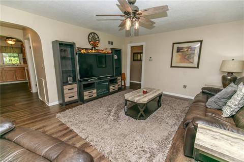 6039 Baetz Ct, Elyria, OH 44035 photo 2