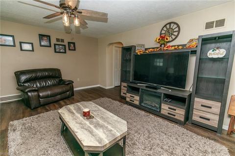 6039 Baetz Ct, Elyria, OH 44035 photo 5