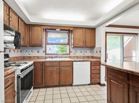27 Wetmore Dr, Struthers, OH 44471 photo 3