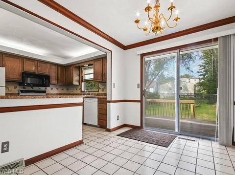 27 Wetmore Dr, Struthers, OH 44471 photo 4