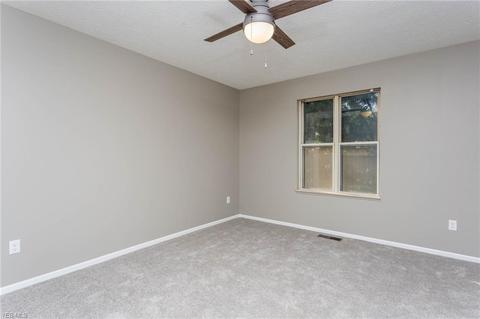 453 Auburn St, Elyria, OH 44035 photo 5