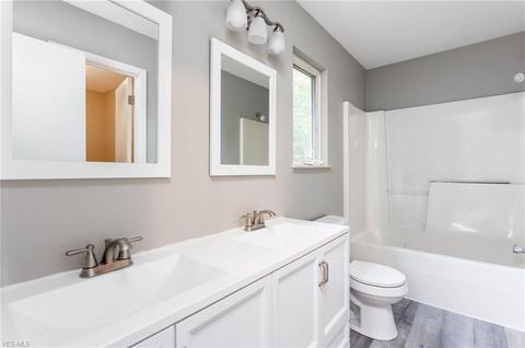 453 Auburn St, Elyria, OH 44035 photo 6