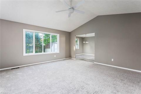 453 Auburn St, Elyria, OH 44035 photo 4