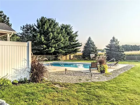 912 Berlin Rd, Huron, OH 44839 photo 5