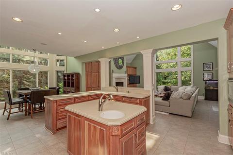 7234 Castle Pine Dr, Solon, OH 44139 photo 12