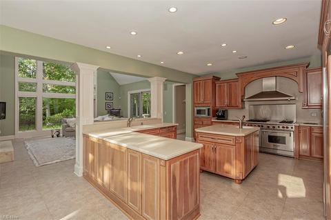 7234 Castle Pine Dr, Solon, OH 44139 photo 10
