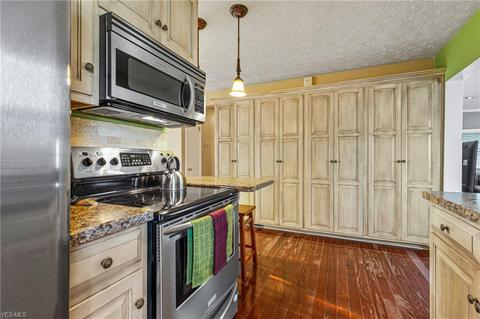 1824 Eldon Dr, Wickliffe, OH 44092 photo 9