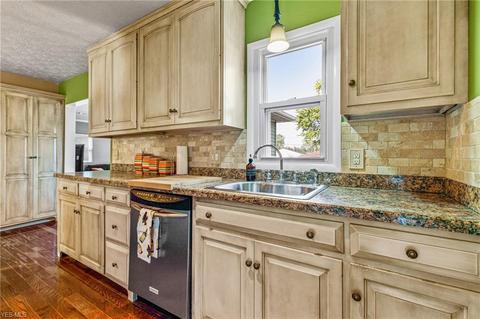 1824 Eldon Dr, Wickliffe, OH 44092 photo 8