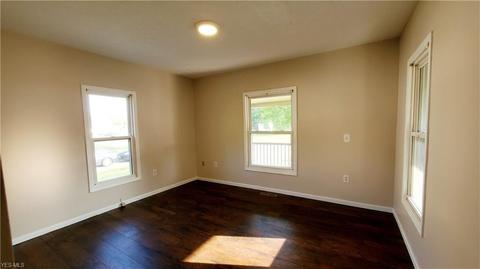 839 Bond St, Elyria, OH 44035 photo 3