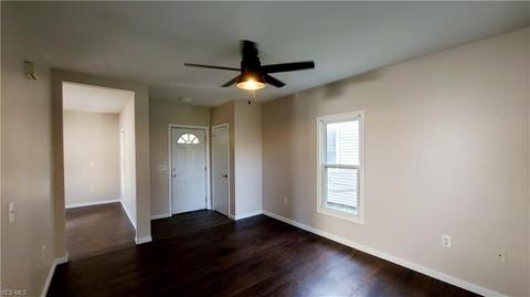 839 Bond St, Elyria, OH 44035 photo 2
