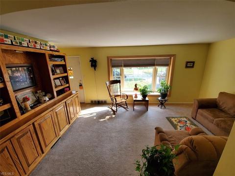 15517 Ramage Ave, Maple Heights, OH 44137 photo 2