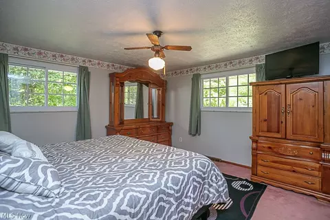 8100 Pinehurst Dr, Parma, OH 44129 photo 15