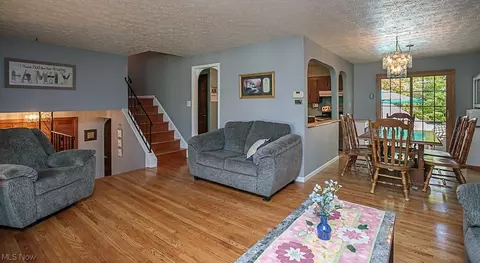 8100 Pinehurst Dr, Parma, OH 44129 photo 3