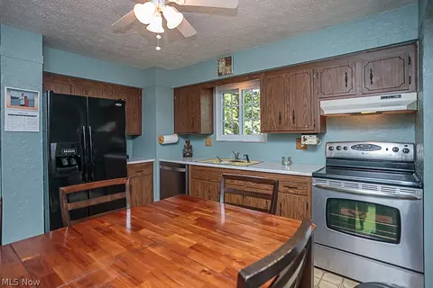 8100 Pinehurst Dr, Parma, OH 44129 photo 12
