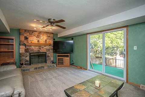 8100 Pinehurst Dr, Parma, OH 44129 photo 6
