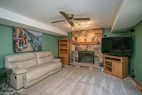 8100 Pinehurst Dr, Parma, OH 44129 photo 5