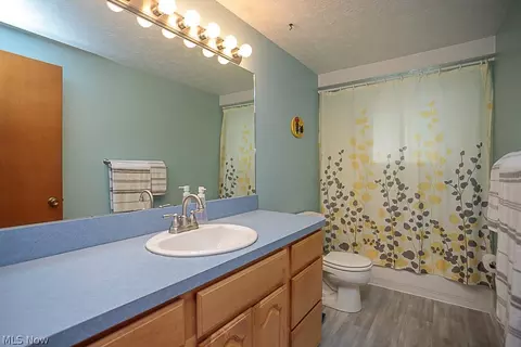 8100 Pinehurst Dr, Parma, OH 44129 photo 23