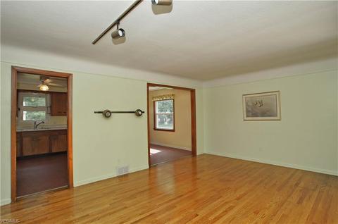 407 E 266th St, Euclid, OH 44132 photo 13