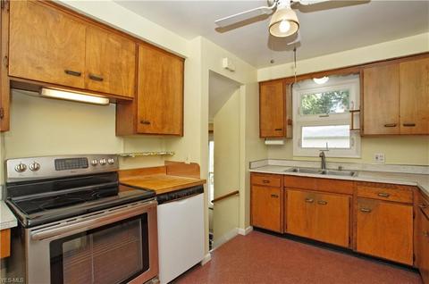 407 E 266th St, Euclid, OH 44132 photo 2