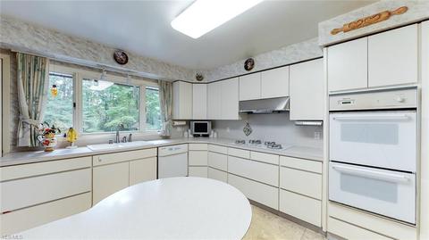 34520 Maple Dr, Solon, OH 44139 photo 11