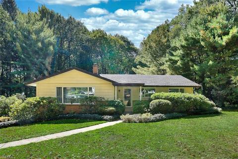 34520 Maple Dr, Solon, OH 44139 photo 1