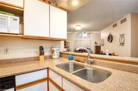 1133 Red Tail Hawk Ct #1, Youngstown, OH 44512 photo 6