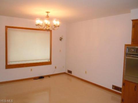 79 Baker St, Berea, OH 44017 photo 3