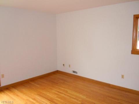 79 Baker St, Berea, OH 44017 photo 10