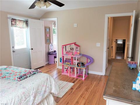 135 Maple Ave, Chardon, OH 44024 photo 28