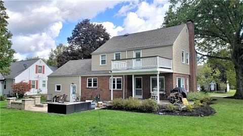 135 Maple Ave, Chardon, OH 44024 photo 4