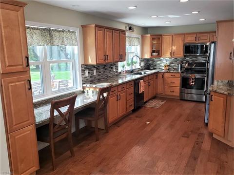 135 Maple Ave, Chardon, OH 44024 photo 11