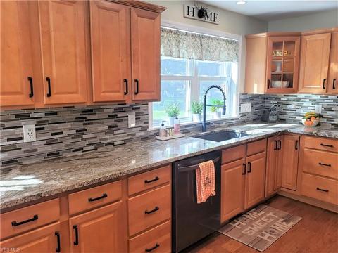 135 Maple Ave, Chardon, OH 44024 photo 12