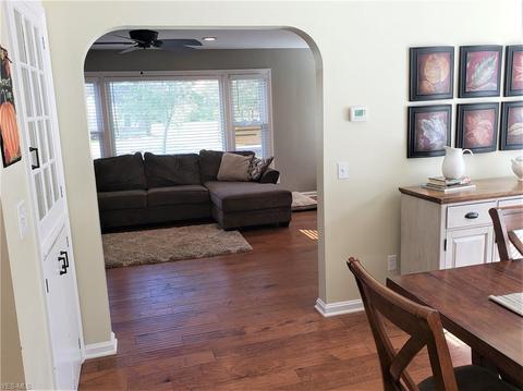 135 Maple Ave, Chardon, OH 44024 photo 17